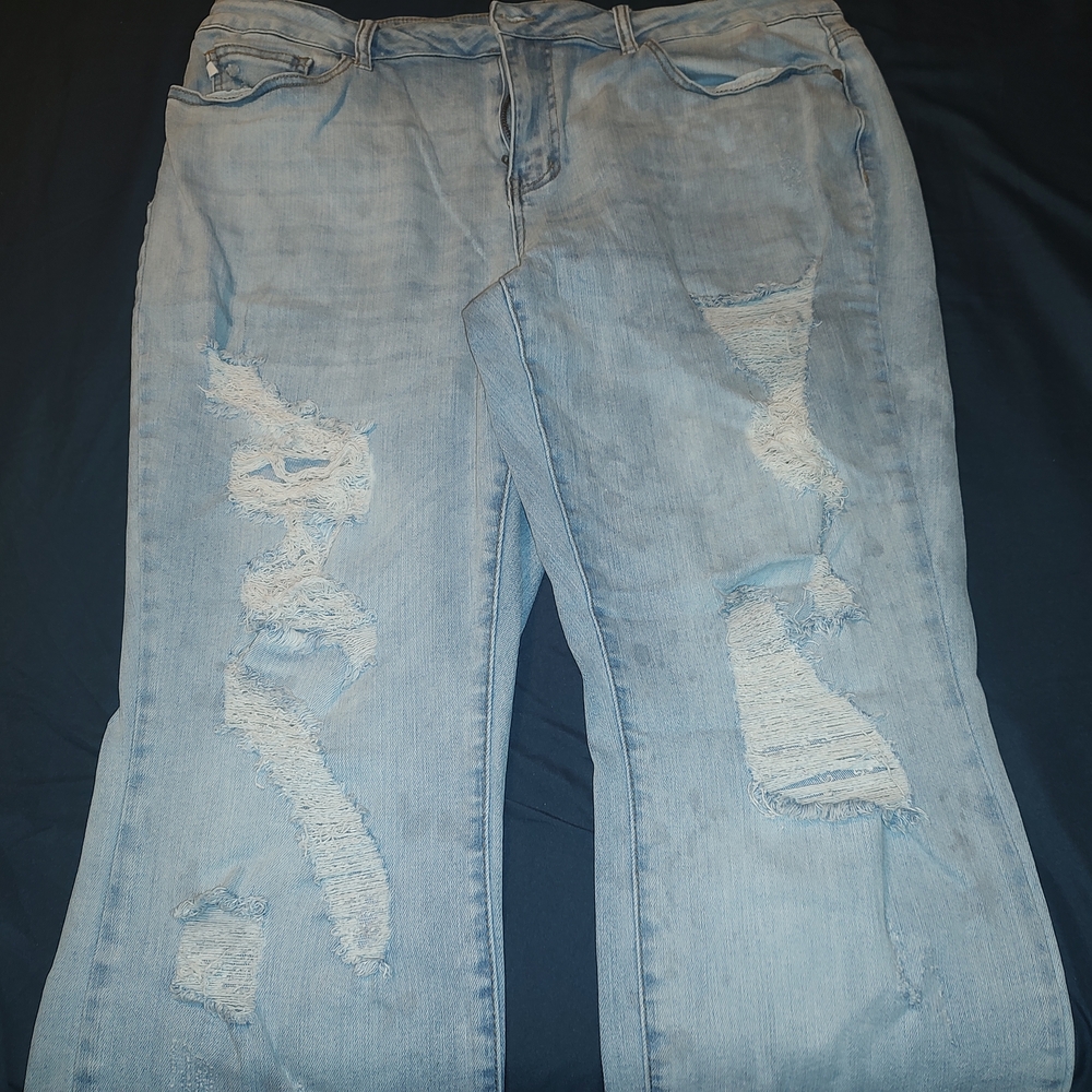 Judy Blue Light Wash Boyfriend Jeans - Picture 3 of 5